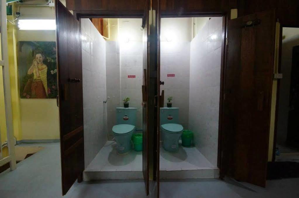 Baan Bovorn Hostel Bangkok Exterior foto